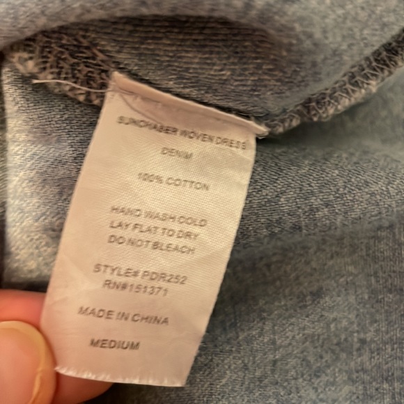 Super cute lightweight denim dress with pockets!  Medium - Picture 6 of 6